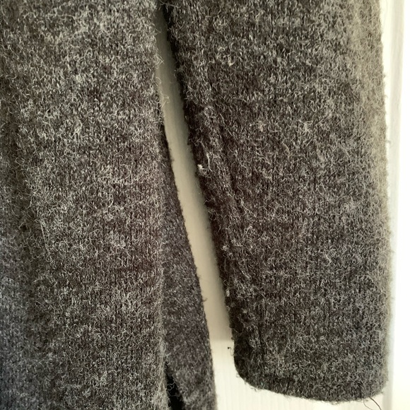 SOLD❗️🌻 Grey Cardigan - Picture 2 of 4